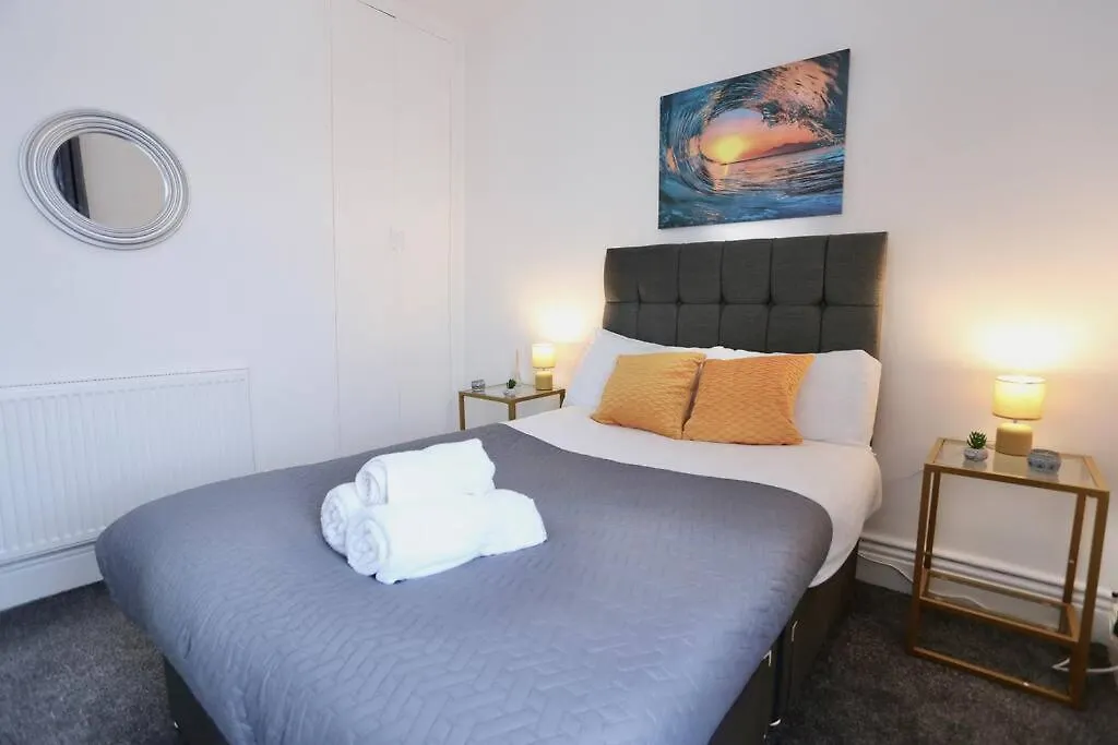 Modern Blackpool Home - Central Location With Parking 0*,  United Kingdom