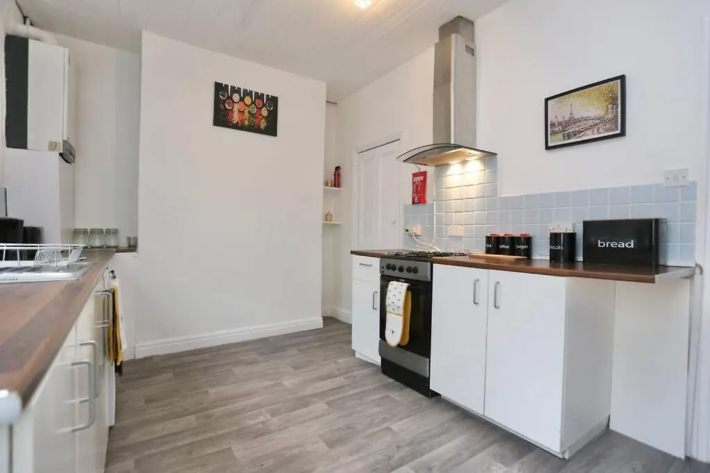 Modern Blackpool Home - Central Location With Parking