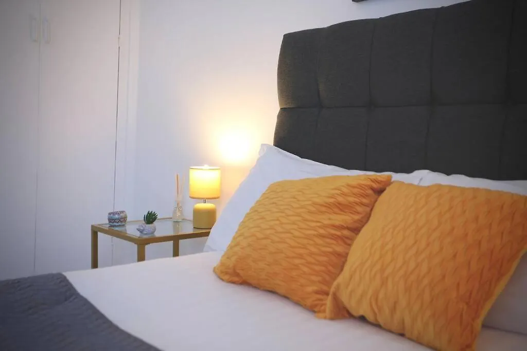 Modern Blackpool Home - Central Location With Parking Holiday home