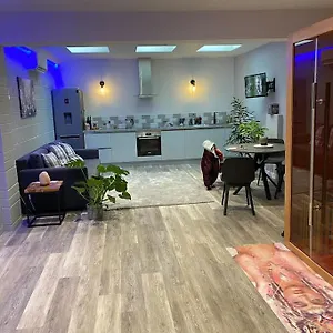 https://terrys-yard-southville-bristol.cardiffhotelswales.com